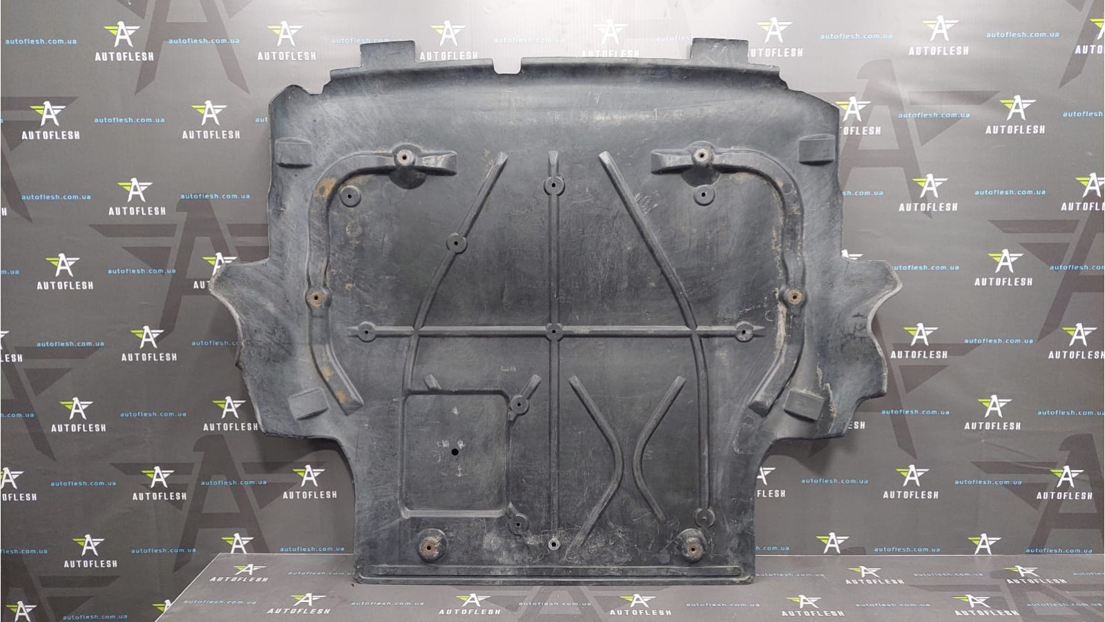 Защита двигателя 7H0805687, 7H0805685 Volkswagen Multivan 5 Transporter T5 бу Защита двигателя 7H0805687, 7H0805685 Volkswagen Multivan 5 Transporter T5 бу